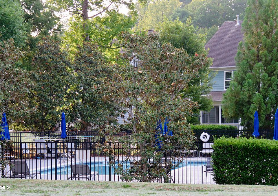 2nd image of 1301 Bartlett Cir