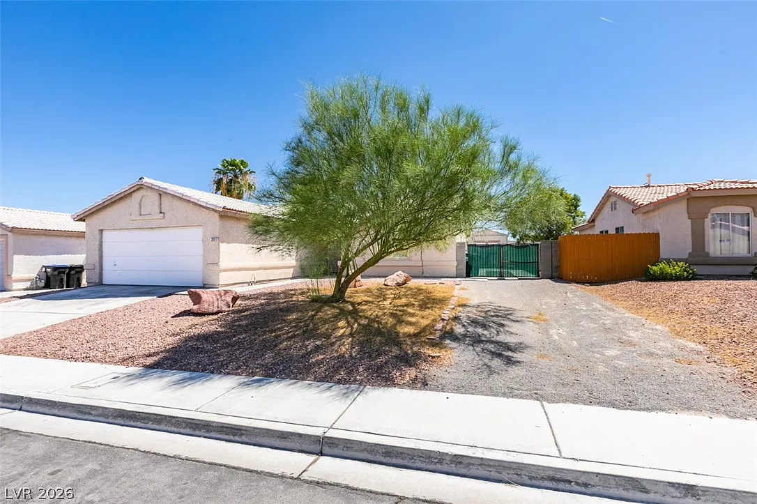 4 bed, 2.0 bath, 1505 sqft, $2,500 — Photo 2