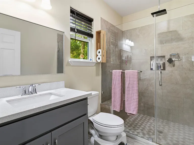 16529 Kingsbury Dr — Photo 18