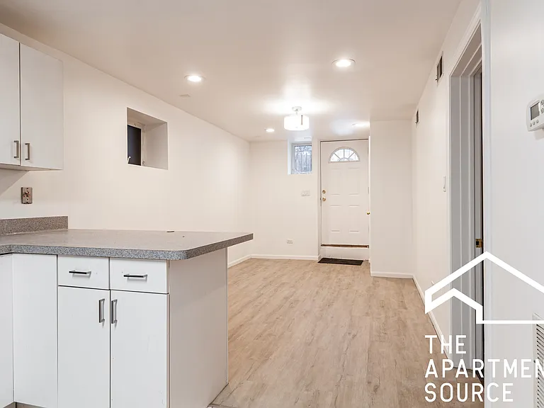 1110 W Wolfram St #B1 — Photo 2