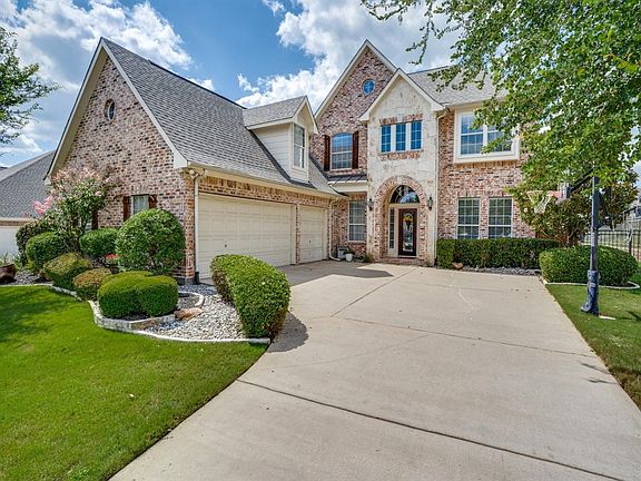 2nd image of 595 Hawthorne Cir