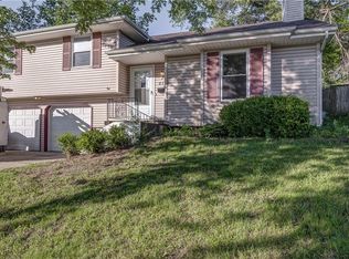 108 Timbercreek Cir, Lansing, KS 66043