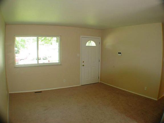 4th image of 3225 N Roseway Dr