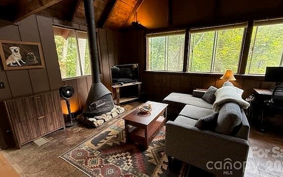 5th image of 42 Mountain Farm Rd
