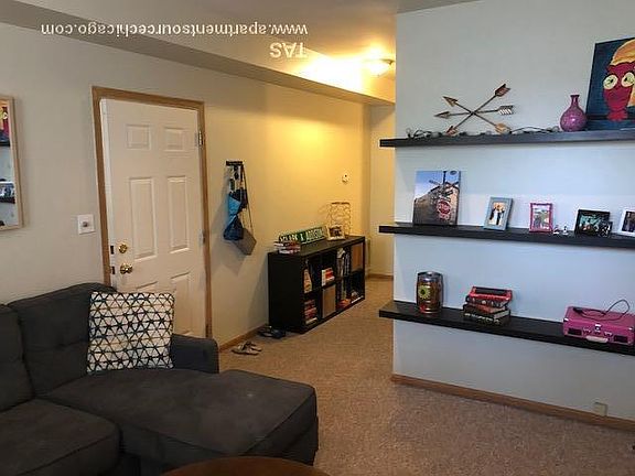 2nd image of 1042 N Wood St #N28wzby0t