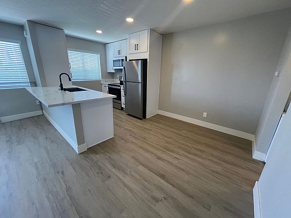 4th image of 3162 Monroe Ave #29