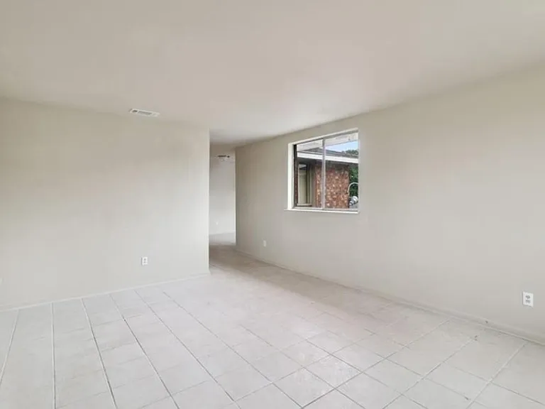 1919 Elizardi Blvd — Photo 6