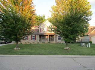 4267 Maplewood Meadows Ave, Grand Blanc, MI 48439