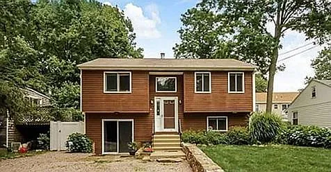25 Conanicus Rd