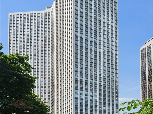 2626 N Lakeview Ave APT 1502, Chicago, IL 60614