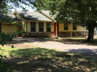 21590 W North Railroad, Howe, OK 74940