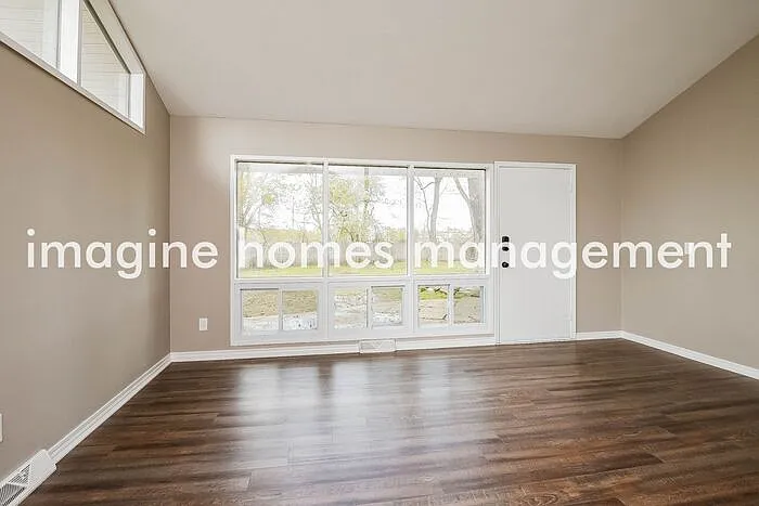 4 bed, 1.0 bath, 1408 sqft, $2,150 — Photo 3