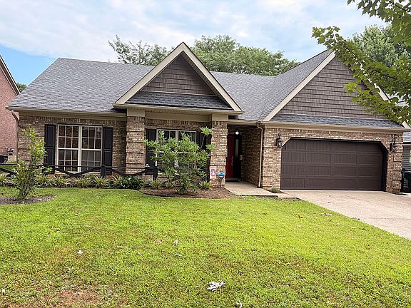 3rd image of 821 Keene Wood Dr