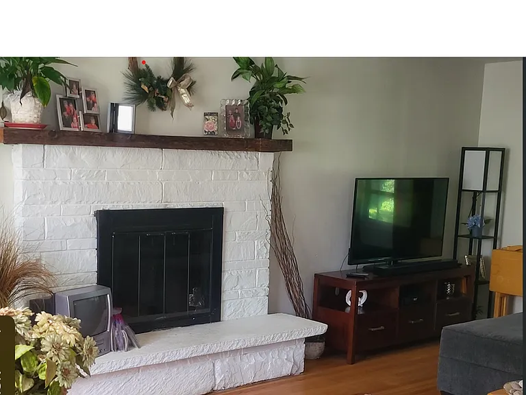 109 Thomas Rd — Photo 3