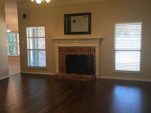 4th image of 352 Carriage Ln