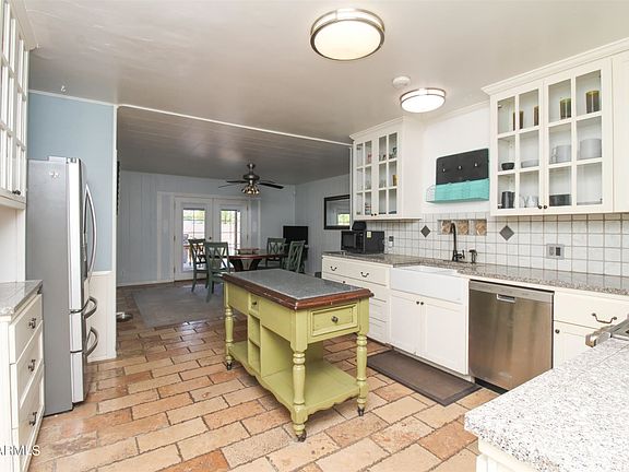 4th image of 2249 W Greenbriar Dr