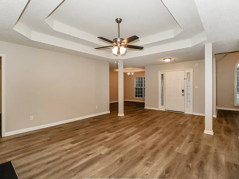 5567 Katherine Village Dr — Photo 3
