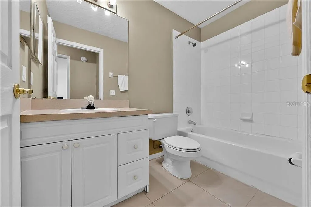 Studio, 1.0 bath, 250 sqft, $950 — Photo 3