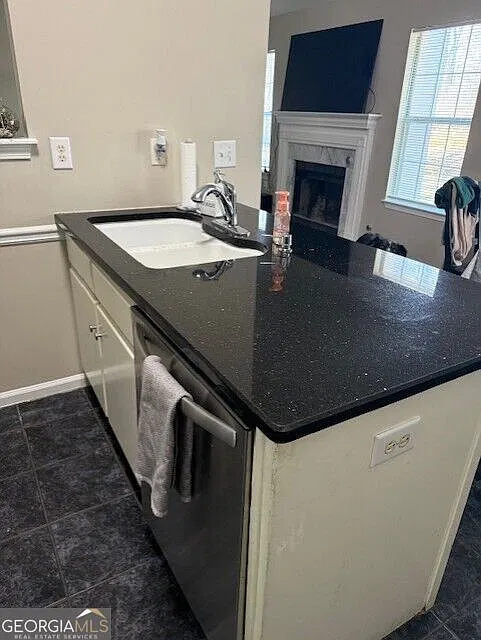 3 bed, 2.0 bath, 1177 sqft, $1,885 — Photo 3