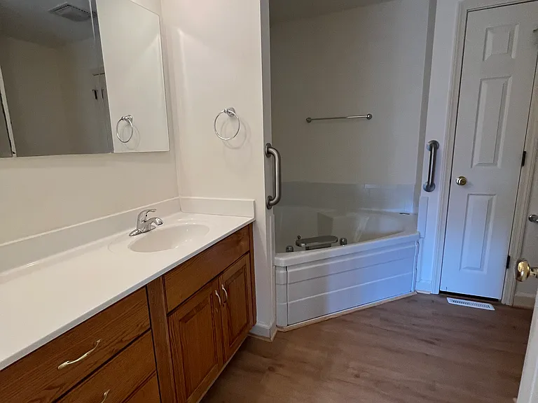 303 Lake Pointe Dr — Photo 16