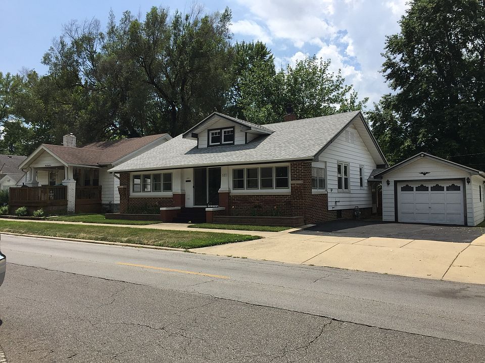 Close to hospital and school