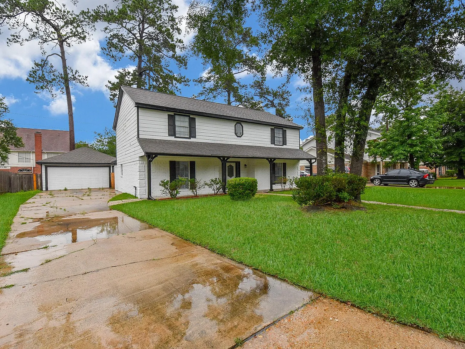 4 bed, 2.5 bath, 2446 sqft, $2,400 — Photo 2