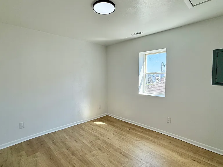 527 Broad Ave #15 — Photo 6