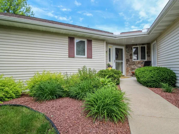 590 Country Ln, Cambridge, WI 53523