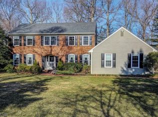 17 Hickory Dr, Basking Ridge, NJ 07920