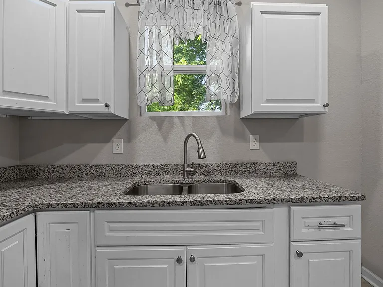 126 Linden Avenue — Photo 12