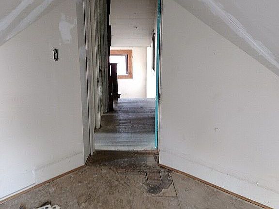 4th image of 113 N Live Oak St