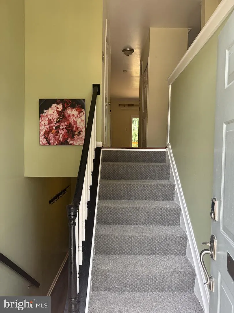 3 bed, 2.5 bath, 2150 sqft, $3,100 — Photo 2