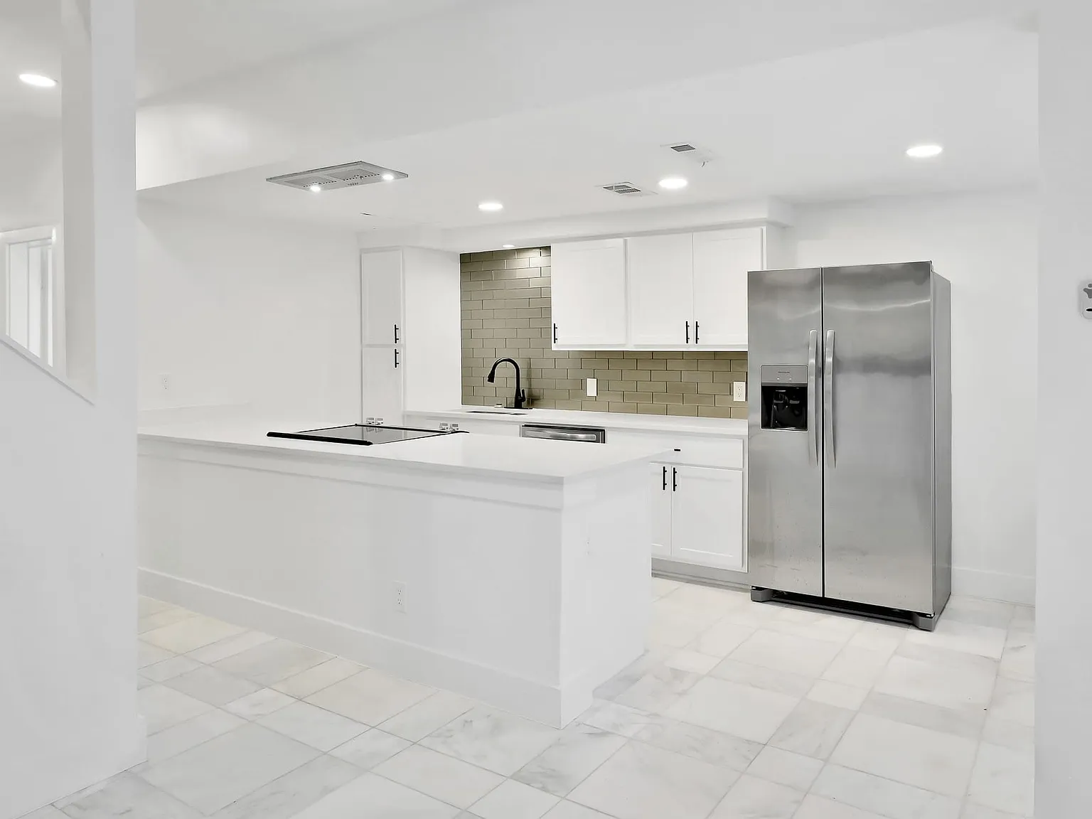 3 bed, 3.5 bath, 2036 sqft, $4,800 — Photo 4