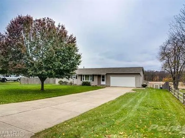 1114 Marshlyn Dr, Niles, MI 49120