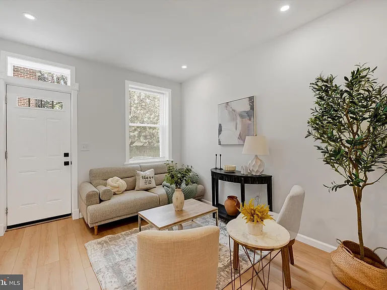 1705 Olive St — Photo 5