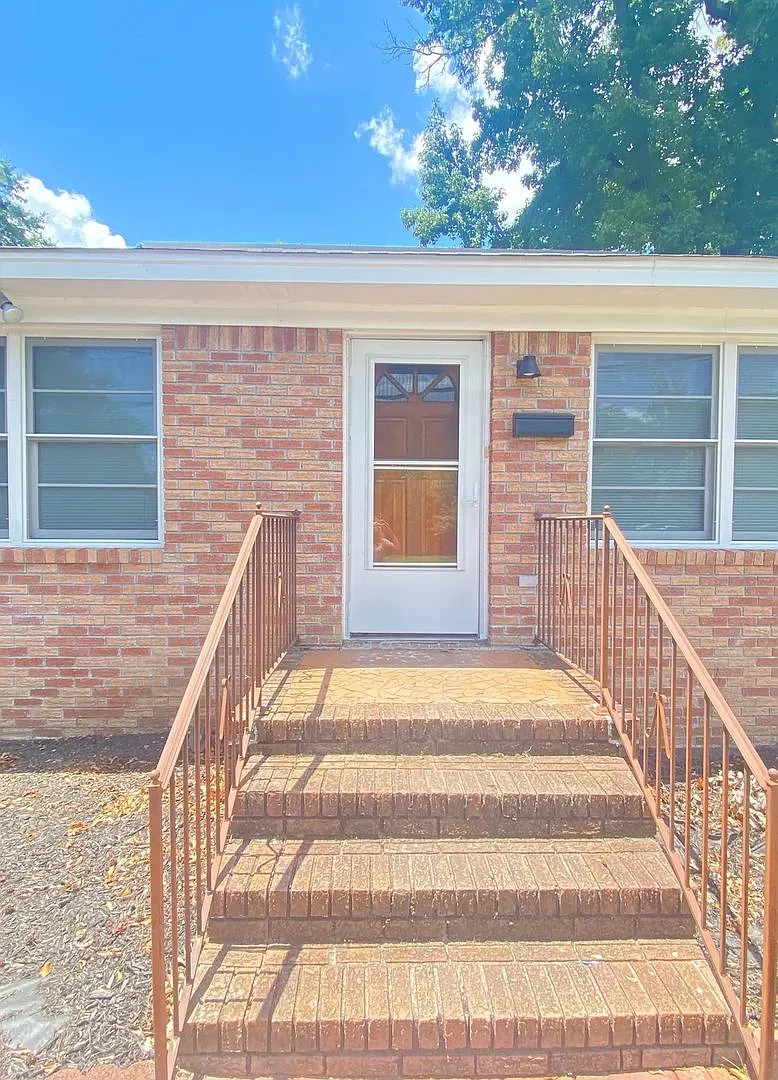 Charming Home in the Heart of the Congaree River District Prime Location! - 300 — Photo 1