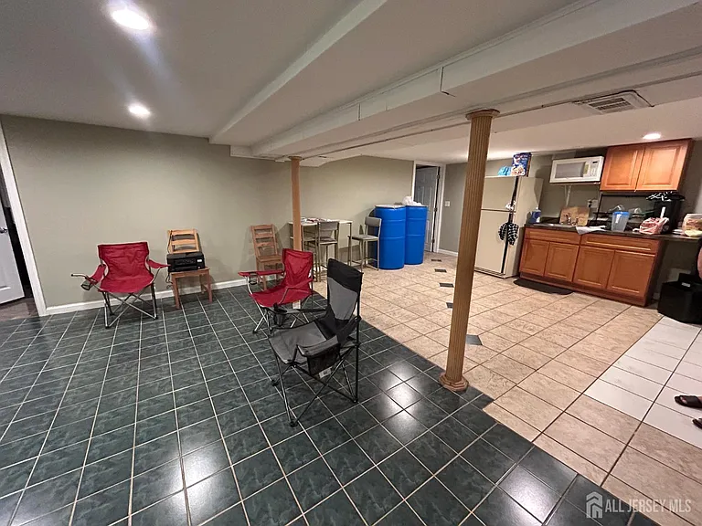 869 Gates Ave — Photo 11
