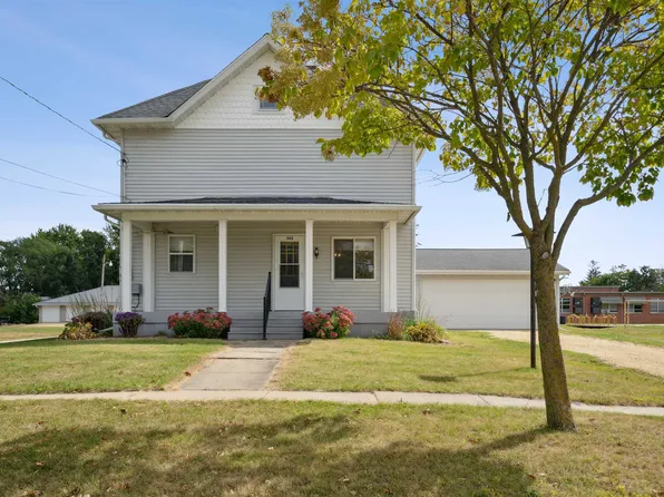 302 Park Ave, Strawberry Point, IA 52076