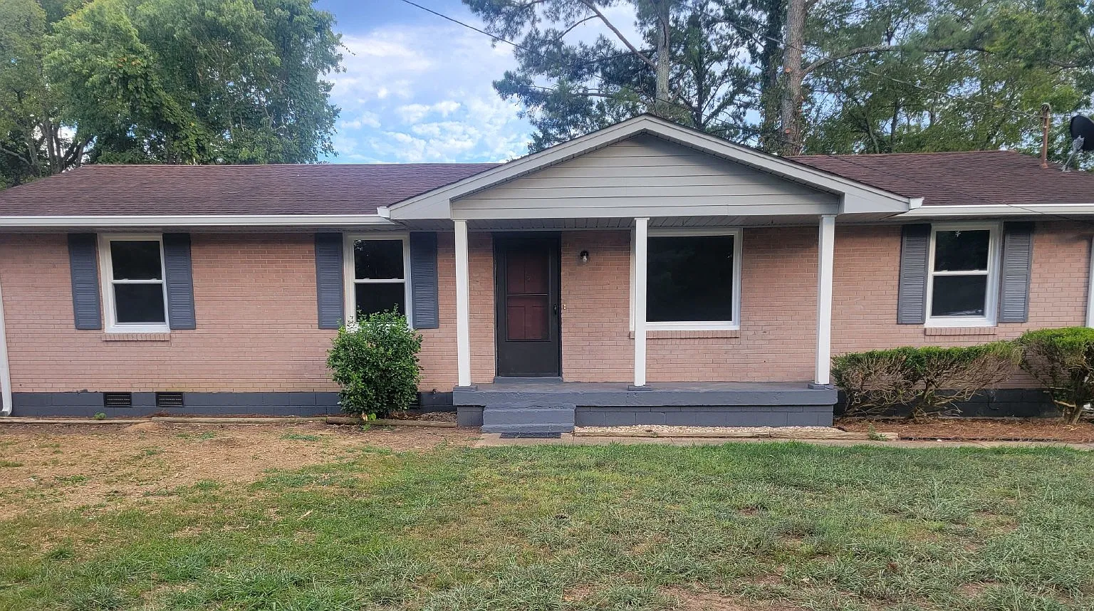 3 bed, 1.0 bath, 1428 sqft, $1,799 — Photo 1