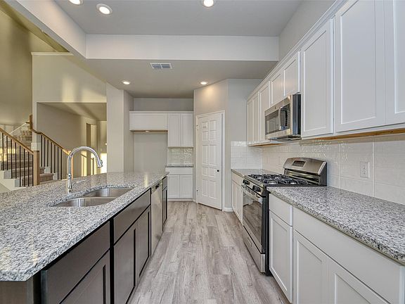 2nd image of 21122 Sunlight Grove Dr