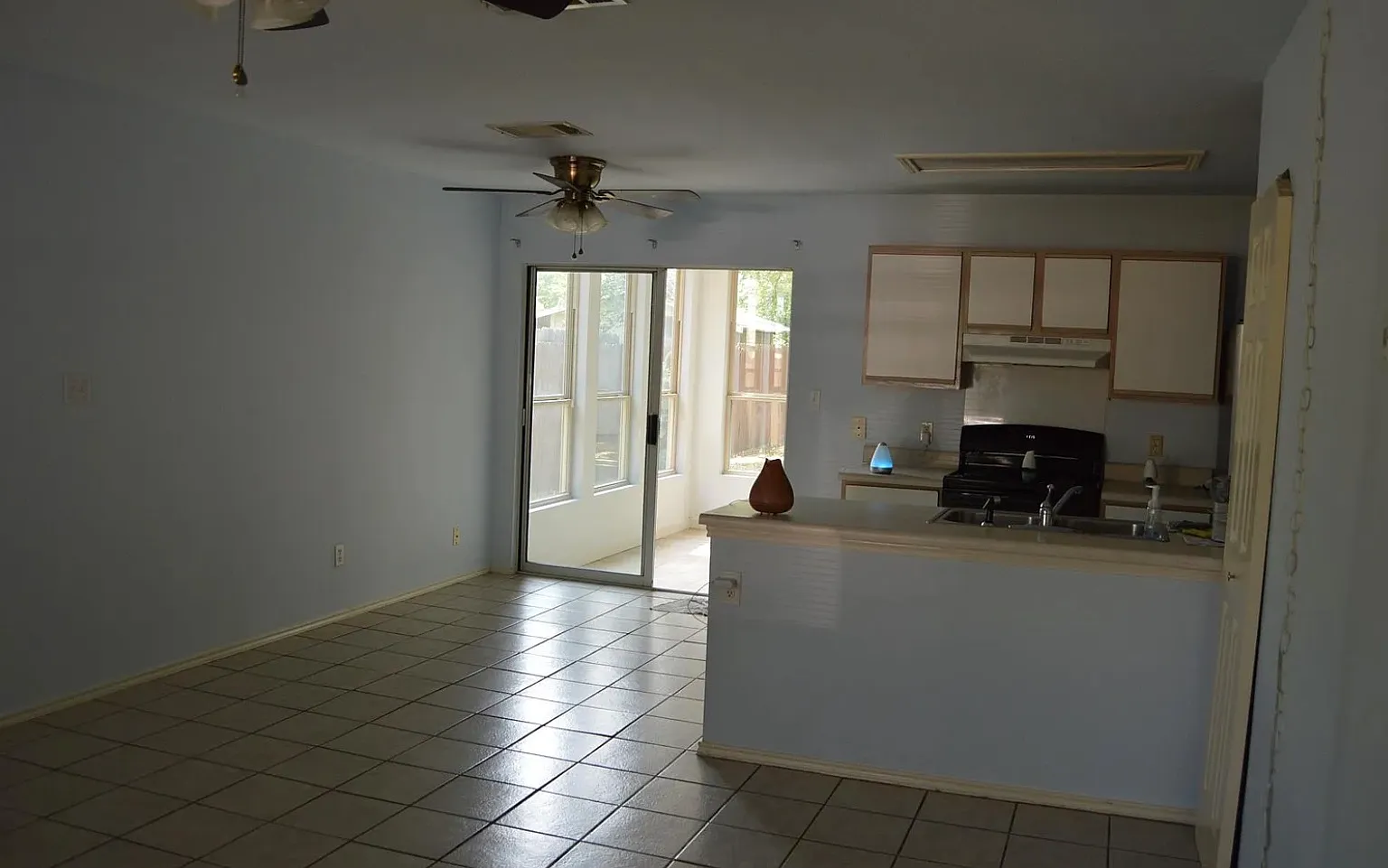 3 bed, 1650 sqft, $2,100 — Photo 3