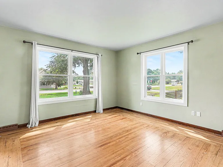 1203 Main St — Photo 10