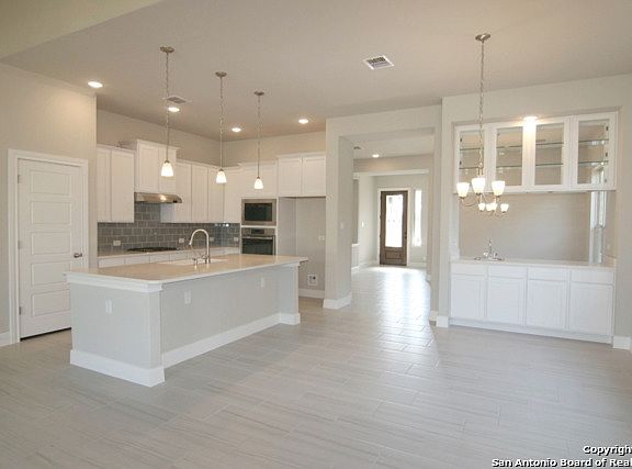 2nd image of 1424 Pioneer Drive