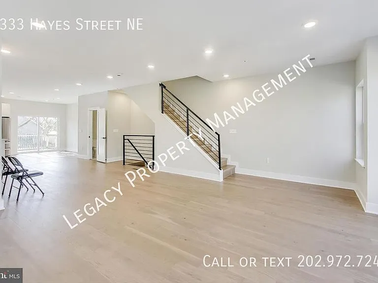 5333 Hayes St NE — Photo 7