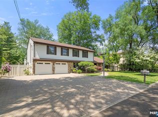 22 Kendrick St, Paramus, NJ 07652