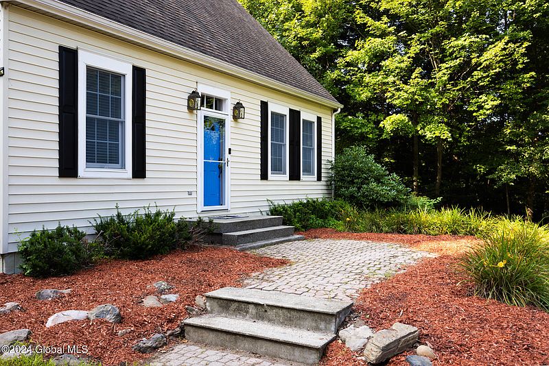 3rd image of 7 Pineview Drive