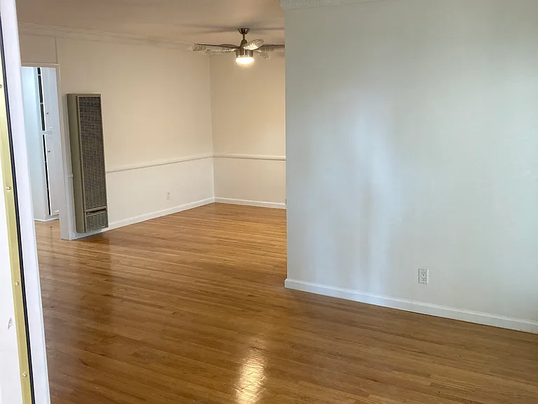 105 S Hayworth Ave #2 — Photo 2