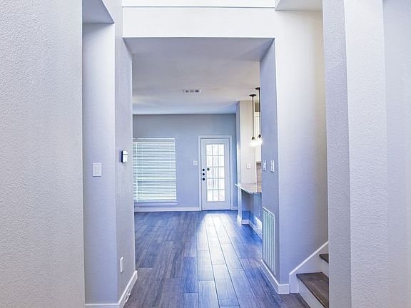 3rd image of 4416 Palmdale Dr