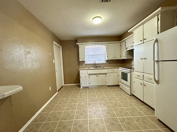 4th image of 4627 NW Lindy Ave