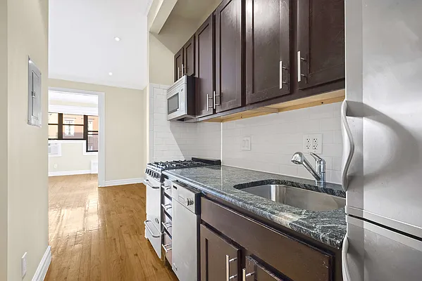 Rented by Cooper & Cooper Real Estate | media 23